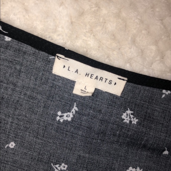 LA Hearts Bell Sleeve Crop Top w Cross Front - Picture 5 of 5